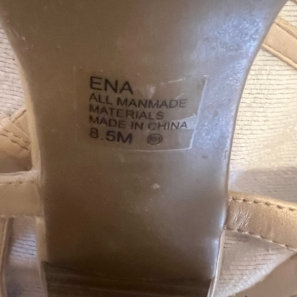 Ladies Tan Strappy heeled Sandals size 8.5 - Picture 3 of 16